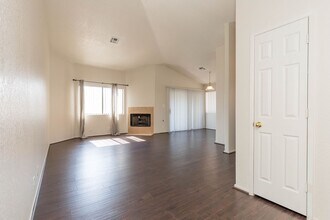 5056 S Rainbow Blvd in Las Vegas, NV - Building Photo - Building Photo