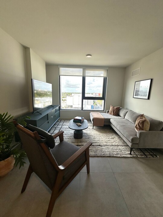 370 NW 33rd St in Miami, FL - Building Photo