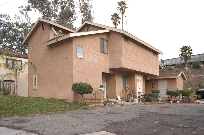 Plum Tree Apartments in Riverside, CA - Building Photo - Building Photo