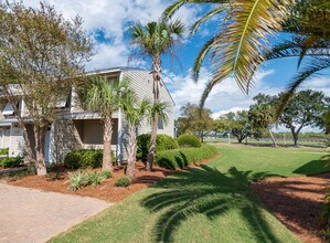 613 Bayou Dr in Miramar Beach, FL - Building Photo - Building Photo