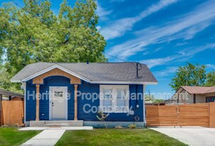 107 W Hart Ave in San Antonio, TX - Building Photo