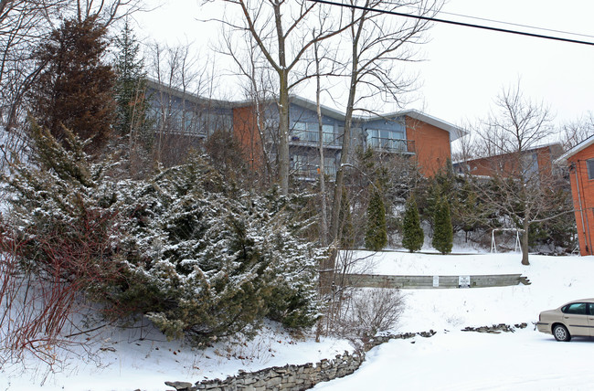 112 Blossom Rd in Syracuse, NY - Building Photo - Building Photo