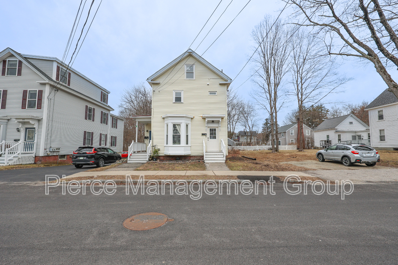 18 Maple St in Dover, NH - Building Photo