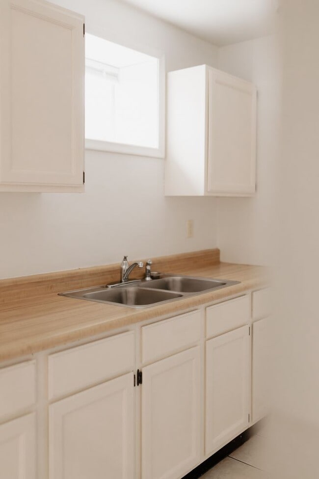 533 Maple Square in Wayzata, MN - Building Photo - Building Photo