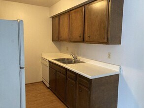 209 Williamsburg Dr in Thiensville, WI - Building Photo - Building Photo
