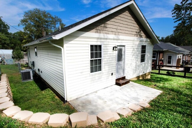 1020 Primrose St SE in Roanoke, VA - Building Photo - Building Photo