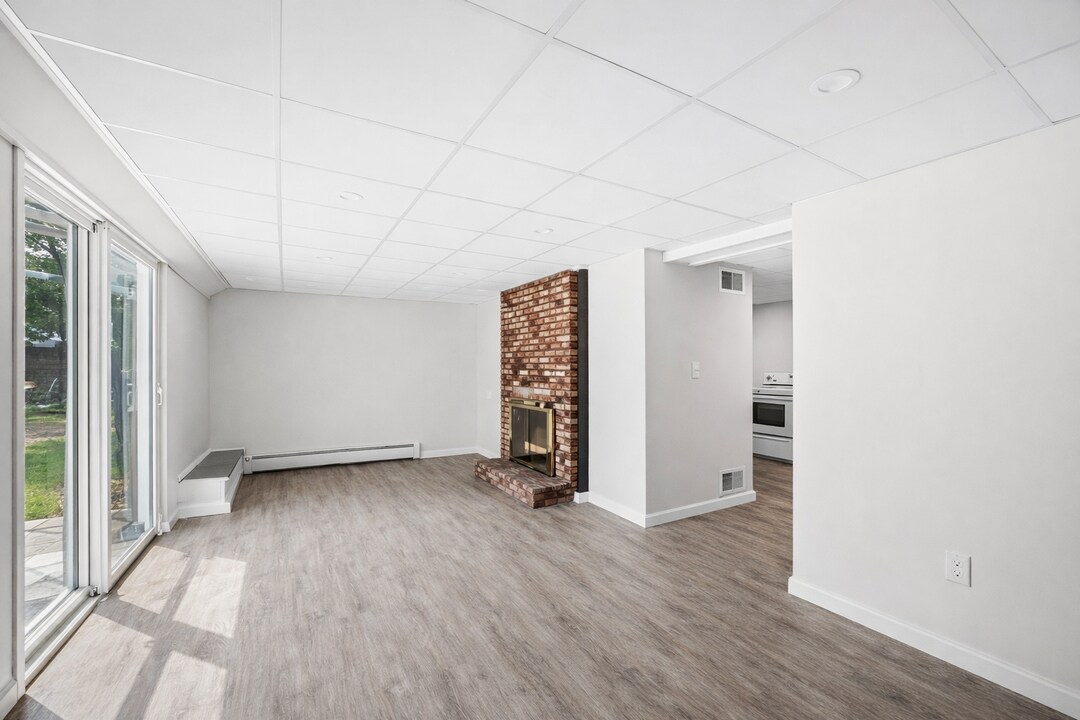 16 Miller Rd in Beverly, MA - Building Photo