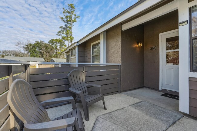 8329 Derbyshire Pl in Jacksonville, FL - Building Photo - Building Photo