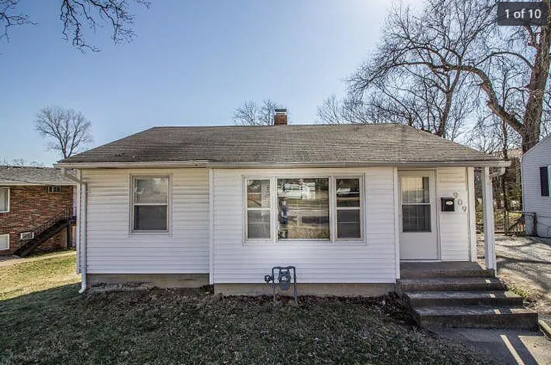 909 Ashland Rd in Columbia, MO - Building Photo