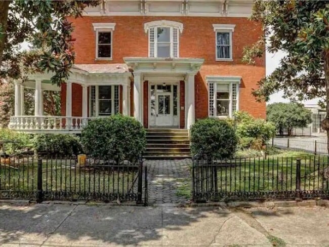 property at 204 S Market St