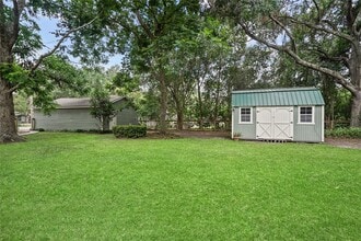 2122 Stadium Dr in Alvin, TX - Building Photo - Building Photo