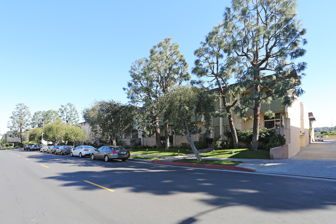 13228 Fiji Way in Marina Del Rey, CA - Foto de edificio