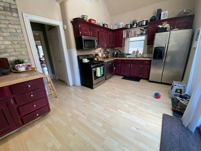 property at 1529 N Cass St