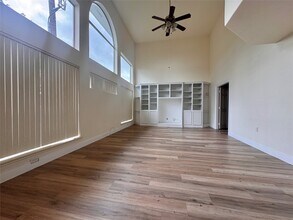 8530 Regalbrook Dr in Houston, TX - Building Photo - Building Photo