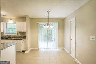 6670 South Ave in Union City, GA - Building Photo - Building Photo