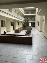 5016 Bakman Ave-Unit -303 in Los Angeles, CA - Building Photo - Building Photo