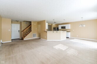 5675 Glass Chimney Ln in Indianapolis, IN - Building Photo - Building Photo