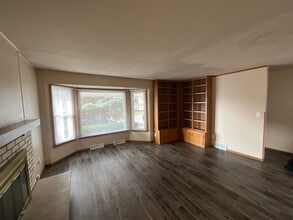 3850 S 75th St in Milwaukee, WI - Building Photo - Building Photo