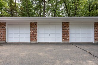 26 Tunxis Village in Farmington, CT - Building Photo - Building Photo