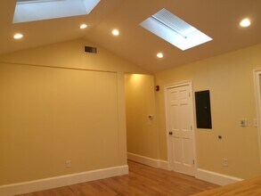 208 Holland St, Unit 2 in Somerville, MA - Building Photo - Building Photo