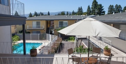 Atrium Court in Mountain View, CA - Building Photo - Building Photo