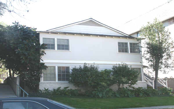 14514 Benefit St in Sherman Oaks, CA - Building Photo