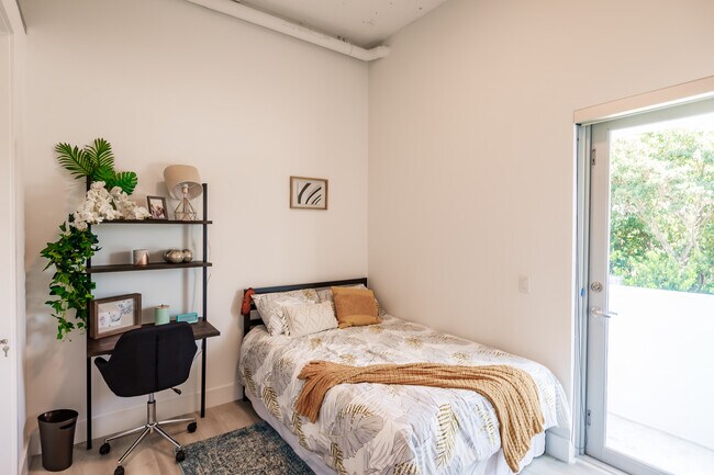 Aerie - Co-Living Apartments in Miami, FL - Foto de edificio - Building Photo