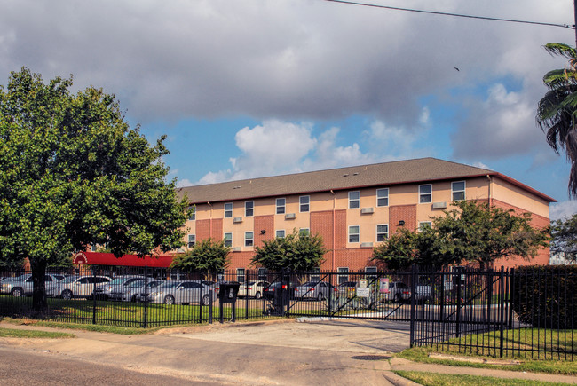 Lakeview Place Apartments in Houston, TX - Building Photo - Building Photo