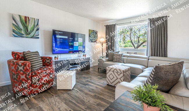 10626 N 41st St in Phoenix, AZ - Building Photo - Building Photo