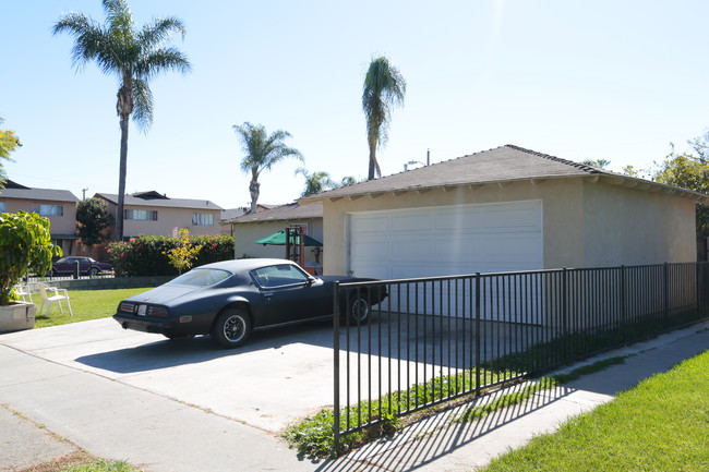 928 S Standard Ave in Santa Ana, CA - Foto de edificio - Building Photo