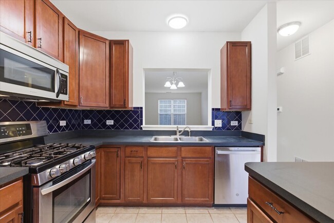 28909 Pondview Dr in Lakemoor, IL - Building Photo - Building Photo