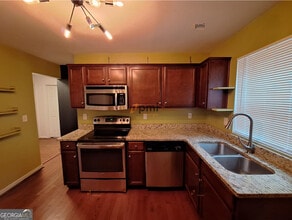 1391 Lochland Rd SE in Atlanta, GA - Building Photo - Building Photo