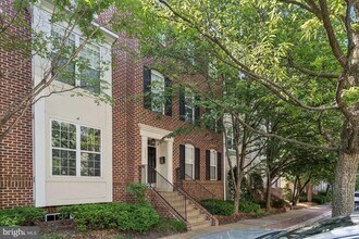 1546 Northern Neck Dr in Vienna, VA - Building Photo - Building Photo
