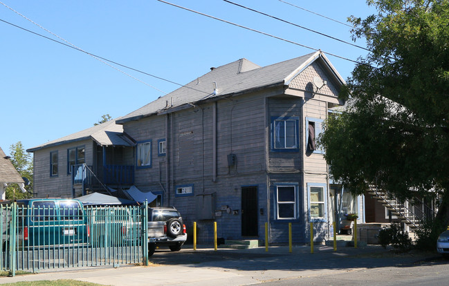 709-715 E Hazelton Ave in Stockton, CA - Building Photo - Building Photo