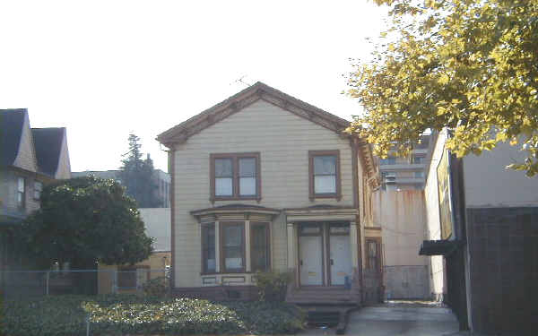 533 W Grand Ave in Oakland, CA - Building Photo