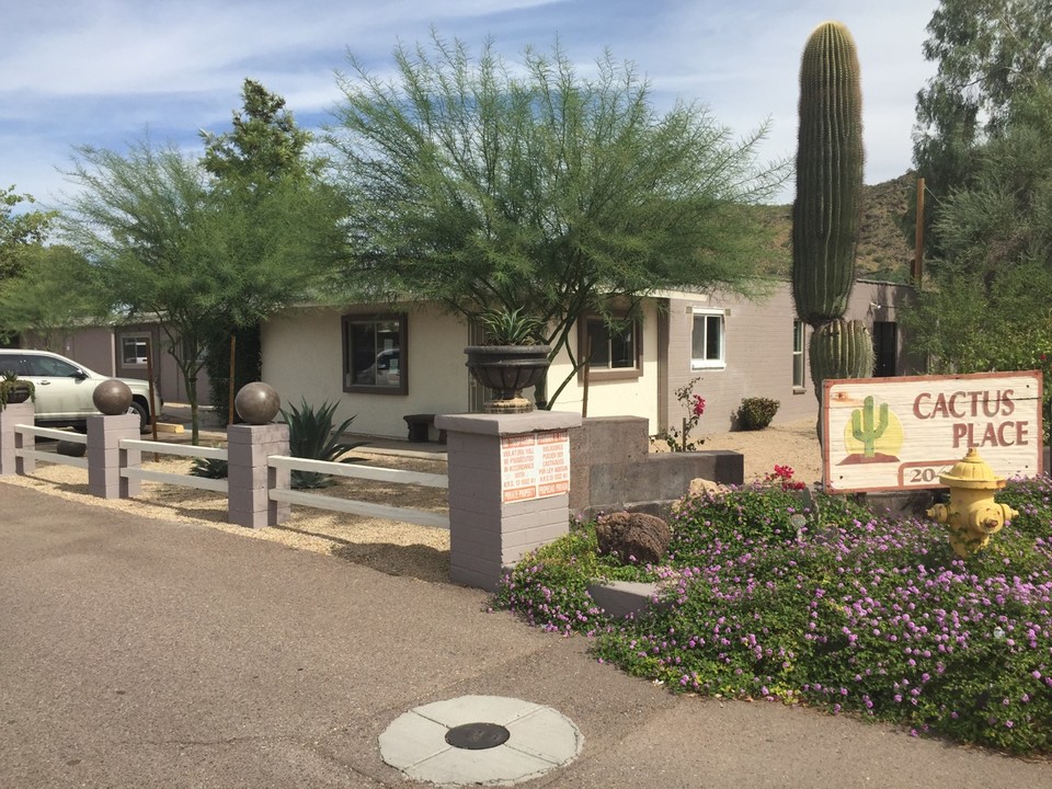 Cactus Place in Phoenix, AZ - Foto de edificio