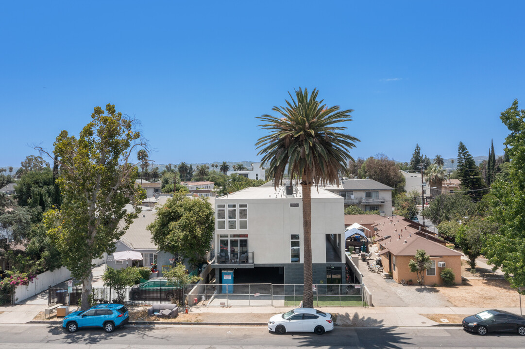 14754 Gilmore St in Van Nuys, CA - Building Photo