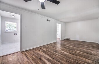 4903 Quince Rd in Memphis, TN - Building Photo - Building Photo
