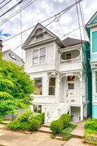14 SW Whitaker St in Portland, OR - Building Photo