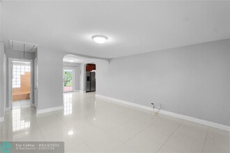 5425 NE 4th Terrace in Fort Lauderdale, FL - Building Photo - Building Photo