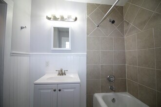 272 Valley Rd, Unit 1 in Cos Cob, CT - Building Photo - Building Photo