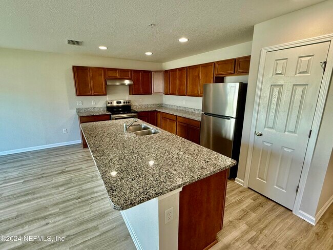 9109 Western Way in Jacksonville, FL - Building Photo - Building Photo
