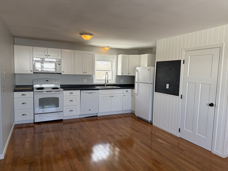 1276 Broadway in South Portland, ME - Building Photo