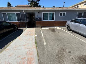 1631 Frisbie Ct in Concord, CA - Building Photo