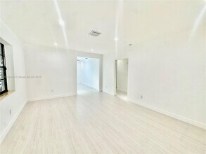 3525 SW 92nd Ave in Miami, FL - Building Photo - Building Photo