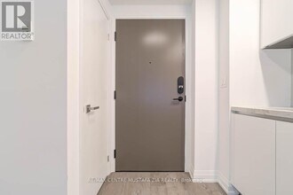 4015 The Exchange in Mississauga, ON - Building Photo - Building Photo