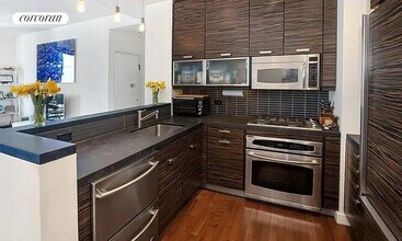 101 W 24 St in New York, NY - Building Photo - Building Photo