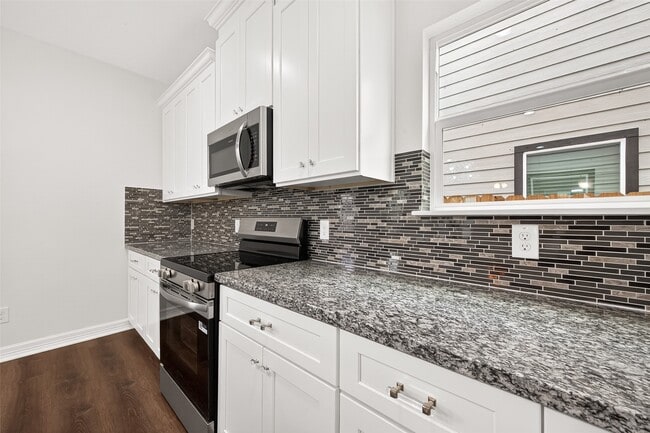 property at 422 N 4th St