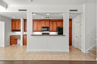 1332 Lake Baldwin Ln in Orlando, FL - Foto de edificio - Building Photo