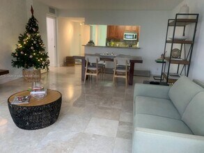1901 Brickell Ave in Miami, FL - Building Photo - Building Photo